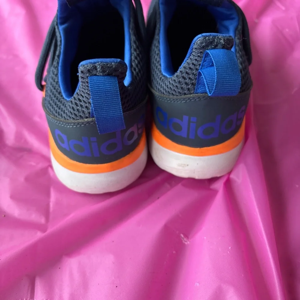 Adidas running shoes - Picture 3 of 4